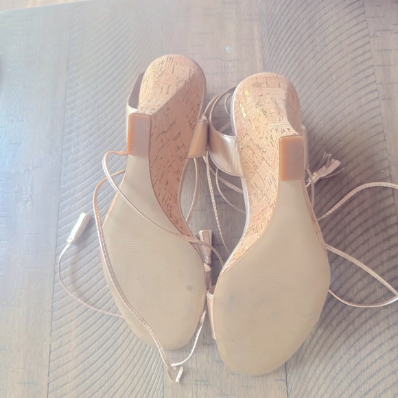 Lilly Pulitzer Wedge LaceUp Leather Sandal|Metallic|Flecked Cork Heel|Size 8|EUC - Picture 8 of 9